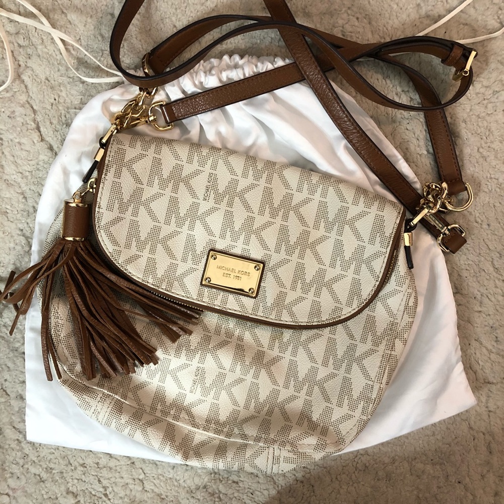 Micheal Kors Crossbody purse